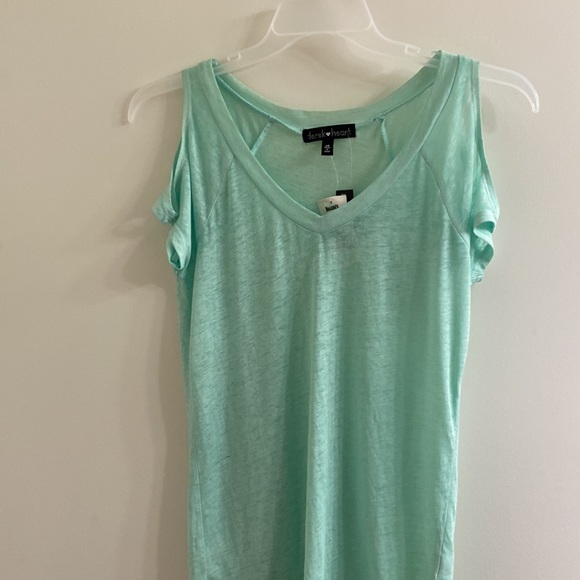 Derek ❤️ heart Ladies short sleeve open cut out shoulder top; size: Medium - Picture 2 of 4